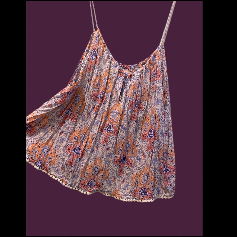 Vitorias Secret Light weight paisley tanktop. Adjustable one piece string straps